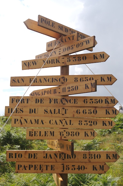 panneau des directions et des distances à Ouessant